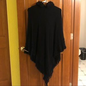 Knitted poncho with fringe bottom